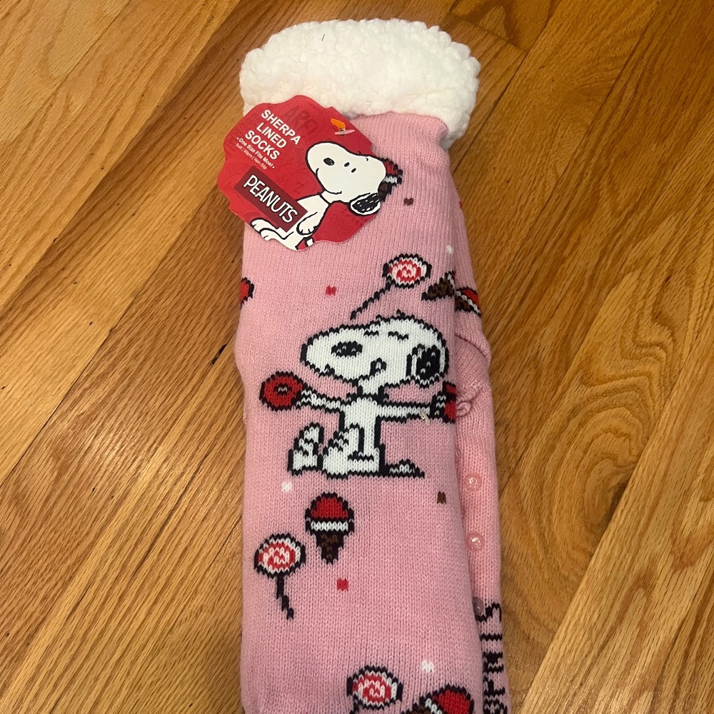 - snoopy peanuts sherpa grip socks slippers